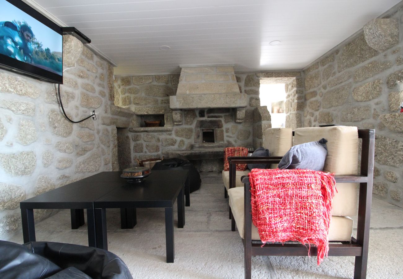 Chambres d'hôtes à Terras de Bouro - Quinta do Avô - Quarto c/ varanda