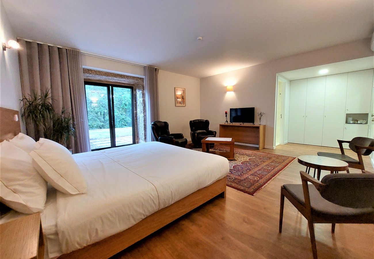 Chambres d'hôtes à Vila Verde - Master Suite c/ Jardim (nº4)- Quinta da Roda