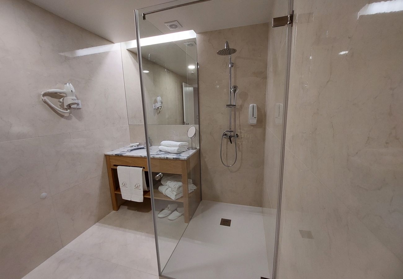 Chambres d'hôtes à Vila Verde - Master Suite c/ Jardim (nº4)- Quinta da Roda