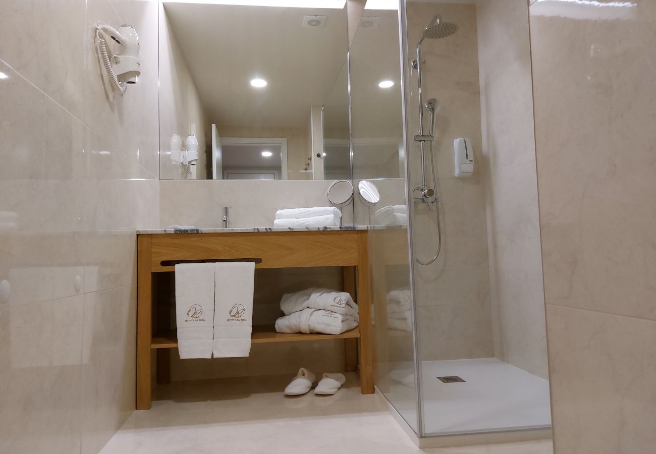 Chambres d'hôtes à Vila Verde - Master Suite c/ Jardim (nº4)- Quinta da Roda